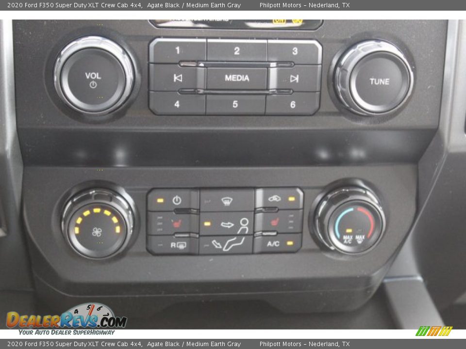 2020 Ford F350 Super Duty XLT Crew Cab 4x4 Agate Black / Medium Earth Gray Photo #16