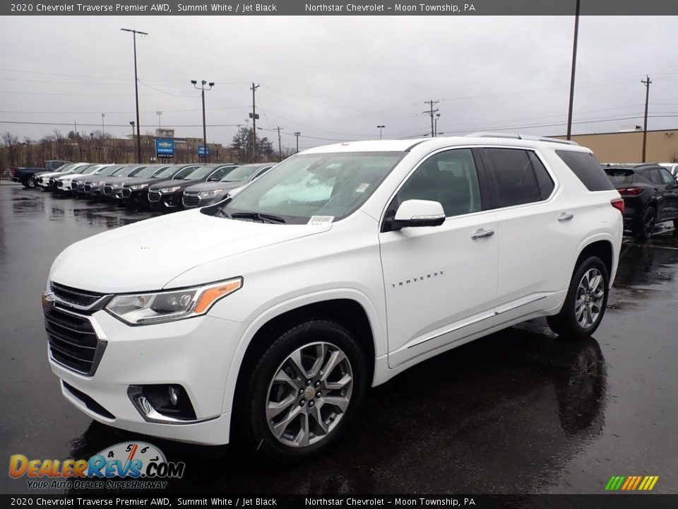 Front 3/4 View of 2020 Chevrolet Traverse Premier AWD Photo #1