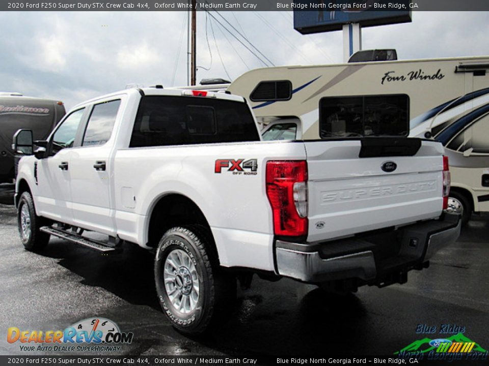 2020 Ford F250 Super Duty STX Crew Cab 4x4 Oxford White / Medium Earth Gray Photo #3
