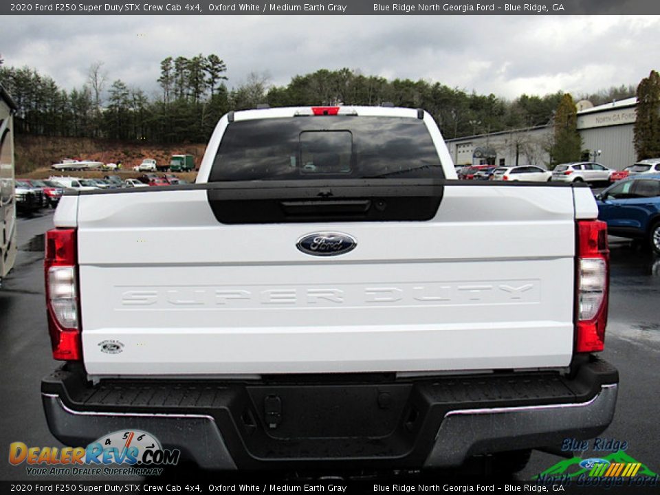 2020 Ford F250 Super Duty STX Crew Cab 4x4 Oxford White / Medium Earth Gray Photo #4