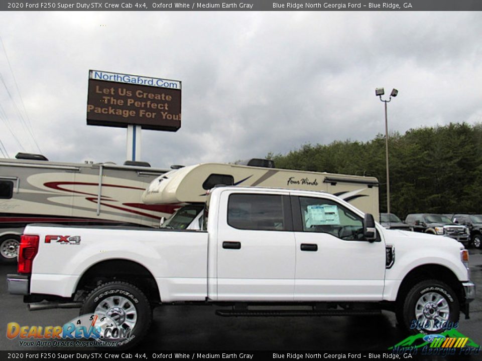 2020 Ford F250 Super Duty STX Crew Cab 4x4 Oxford White / Medium Earth Gray Photo #6