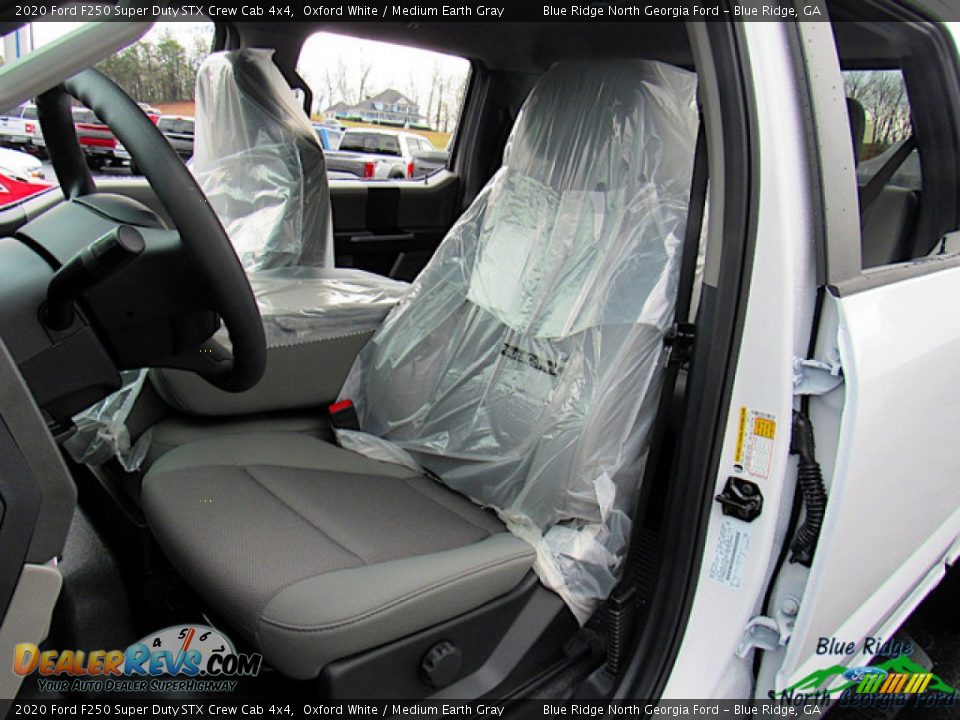 2020 Ford F250 Super Duty STX Crew Cab 4x4 Oxford White / Medium Earth Gray Photo #10