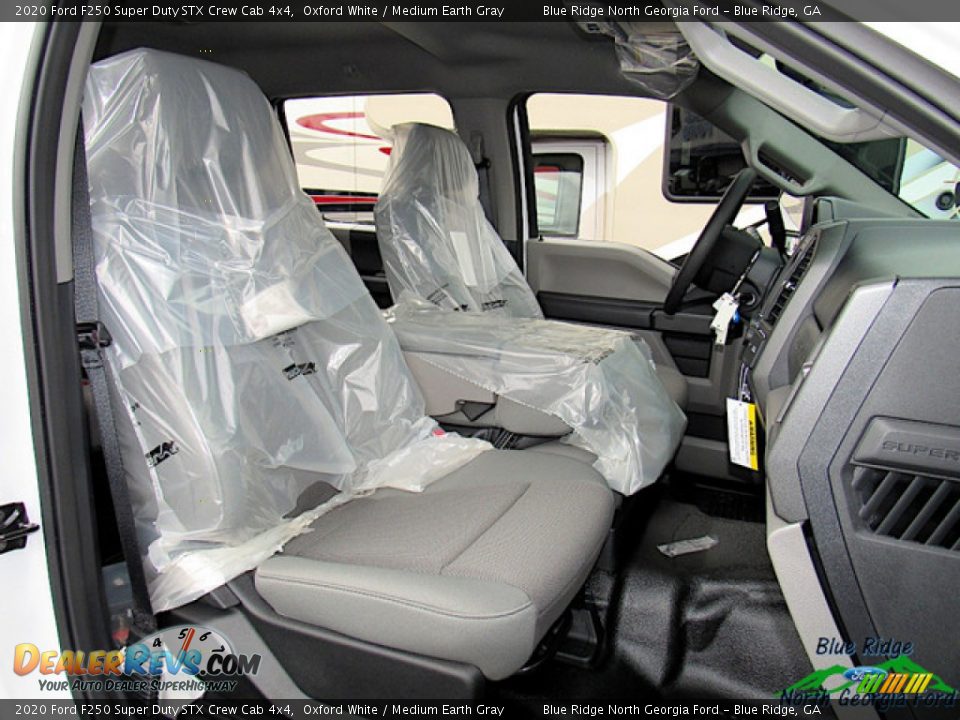 2020 Ford F250 Super Duty STX Crew Cab 4x4 Oxford White / Medium Earth Gray Photo #11