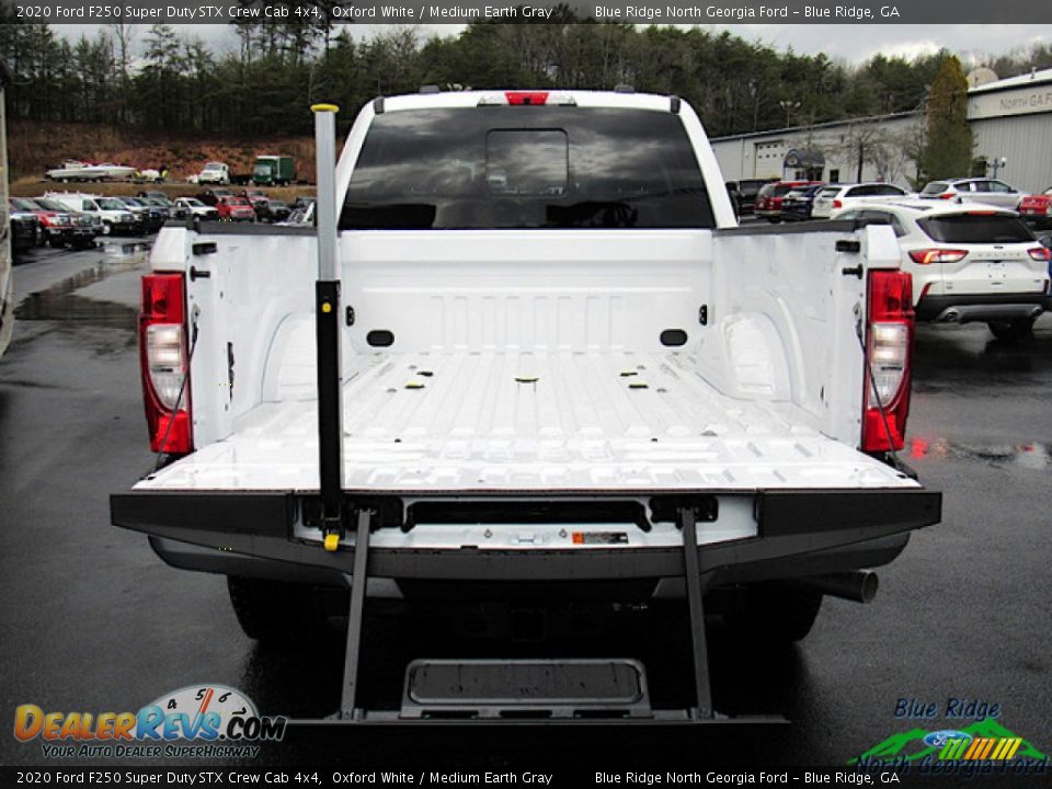 2020 Ford F250 Super Duty STX Crew Cab 4x4 Oxford White / Medium Earth Gray Photo #13