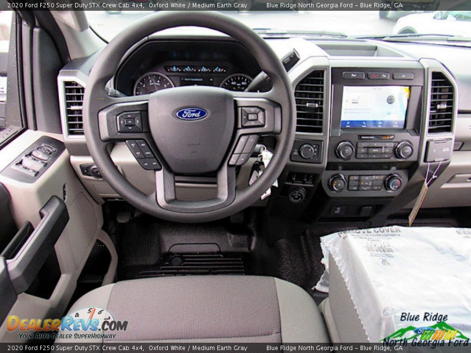 2020 Ford F250 Super Duty STX Crew Cab 4x4 Oxford White / Medium Earth Gray Photo #14