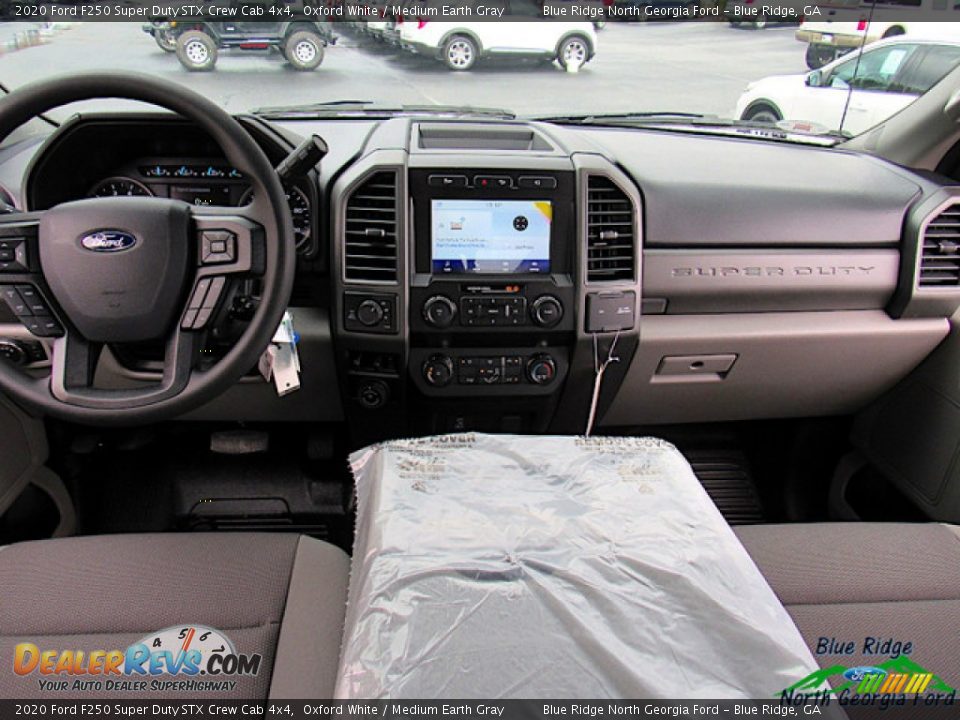 2020 Ford F250 Super Duty STX Crew Cab 4x4 Oxford White / Medium Earth Gray Photo #15