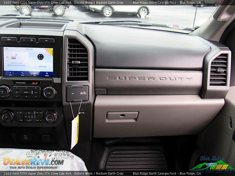 2020 Ford F250 Super Duty STX Crew Cab 4x4 Oxford White / Medium Earth Gray Photo #16