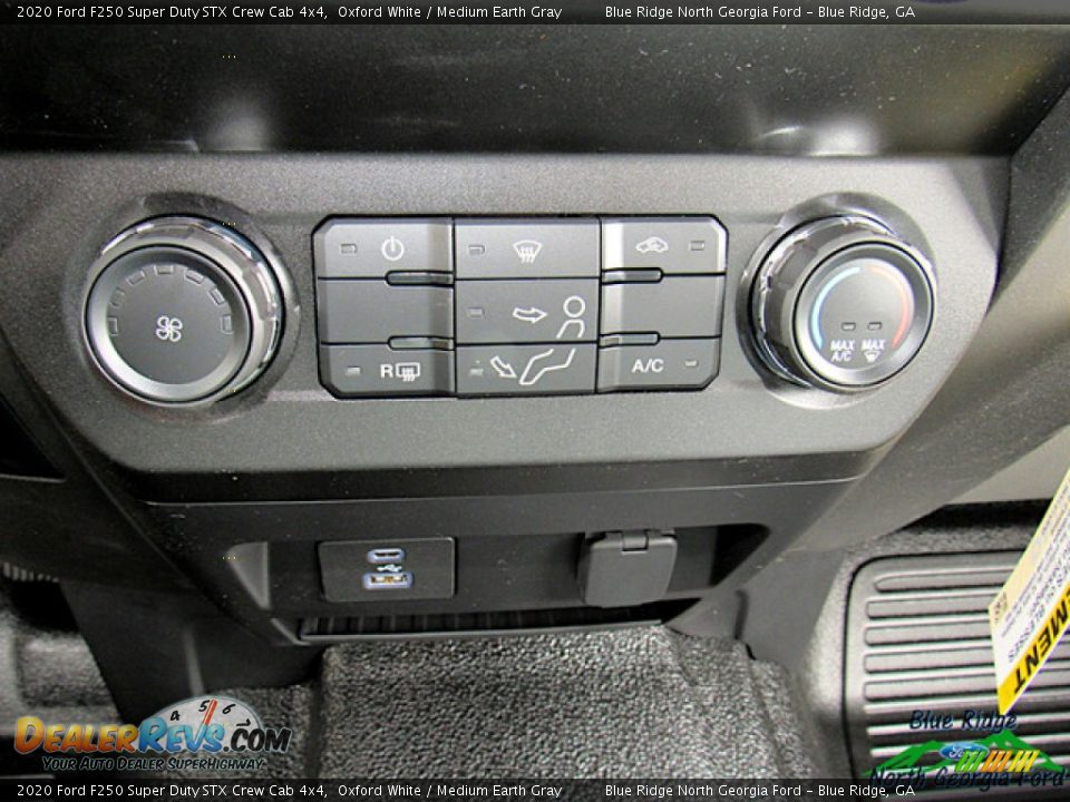 2020 Ford F250 Super Duty STX Crew Cab 4x4 Oxford White / Medium Earth Gray Photo #24