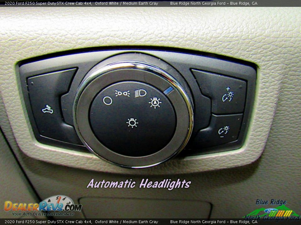 2020 Ford F250 Super Duty STX Crew Cab 4x4 Oxford White / Medium Earth Gray Photo #26