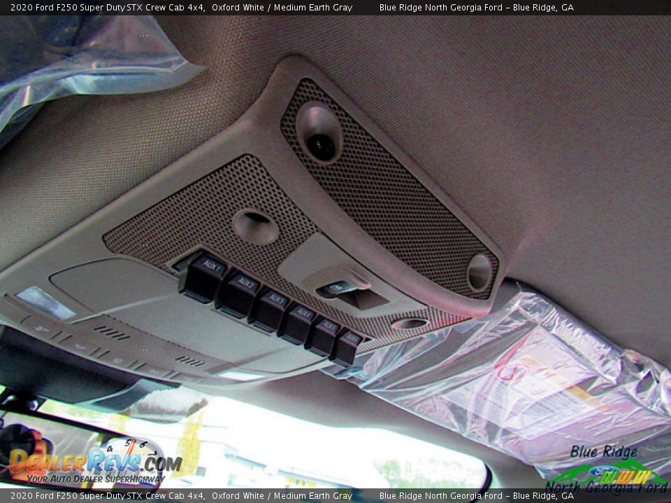 2020 Ford F250 Super Duty STX Crew Cab 4x4 Oxford White / Medium Earth Gray Photo #27