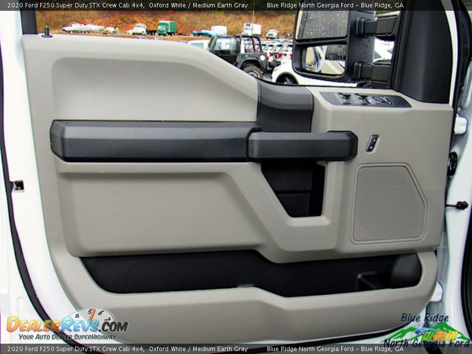 2020 Ford F250 Super Duty STX Crew Cab 4x4 Oxford White / Medium Earth Gray Photo #29
