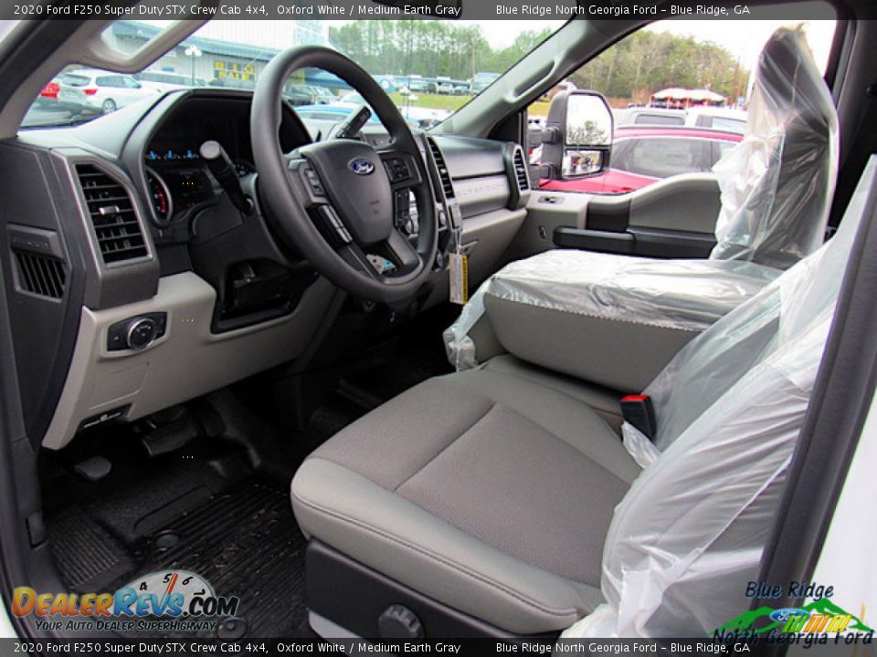 2020 Ford F250 Super Duty STX Crew Cab 4x4 Oxford White / Medium Earth Gray Photo #30