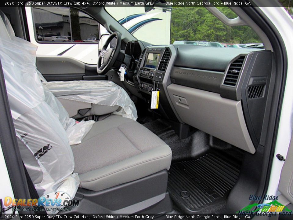 2020 Ford F250 Super Duty STX Crew Cab 4x4 Oxford White / Medium Earth Gray Photo #31