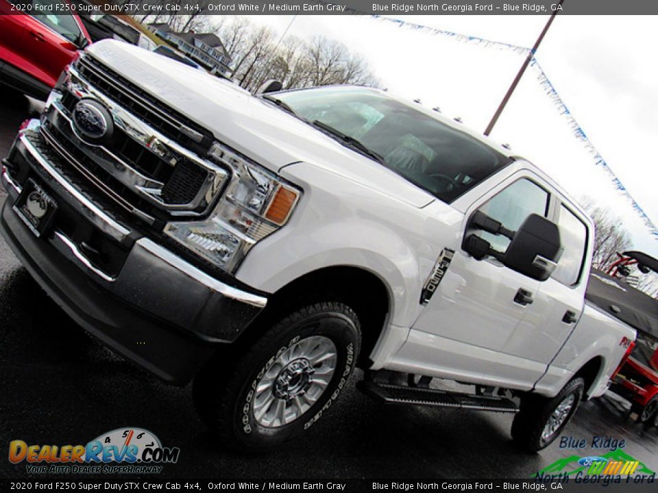2020 Ford F250 Super Duty STX Crew Cab 4x4 Oxford White / Medium Earth Gray Photo #33