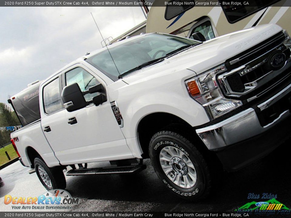 2020 Ford F250 Super Duty STX Crew Cab 4x4 Oxford White / Medium Earth Gray Photo #34