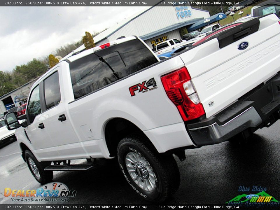 2020 Ford F250 Super Duty STX Crew Cab 4x4 Oxford White / Medium Earth Gray Photo #36