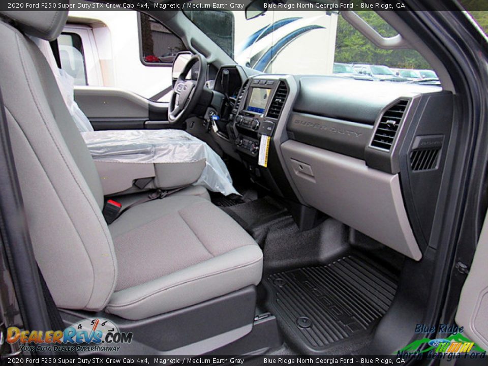 2020 Ford F250 Super Duty STX Crew Cab 4x4 Magnetic / Medium Earth Gray Photo #31