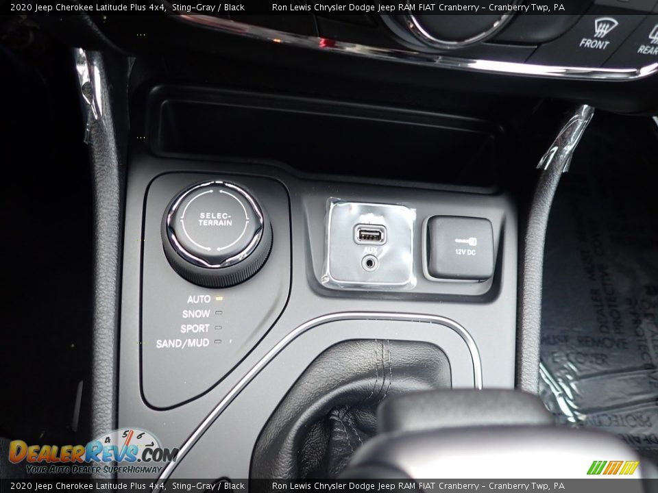 Controls of 2020 Jeep Cherokee Latitude Plus 4x4 Photo #20