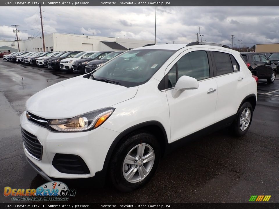Front 3/4 View of 2020 Chevrolet Trax LT Photo #1
