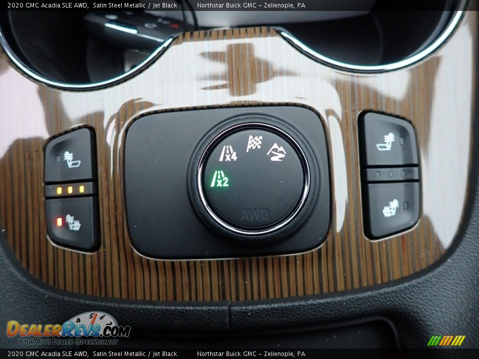 Controls of 2020 GMC Acadia SLE AWD Photo #18