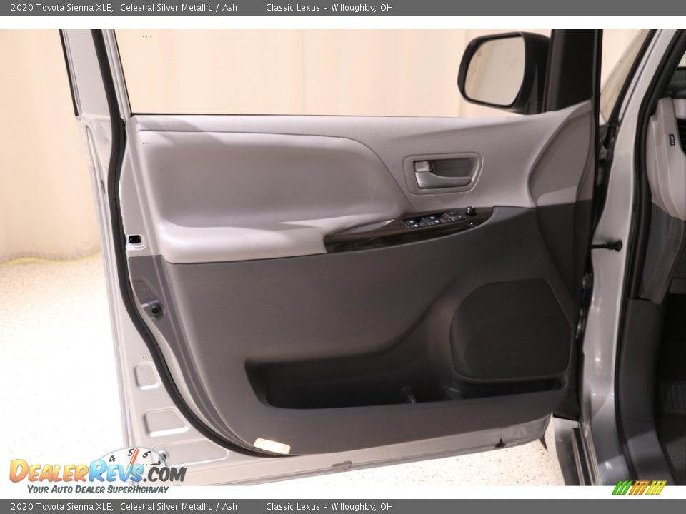 2020 Toyota Sienna XLE Celestial Silver Metallic / Ash Photo #4