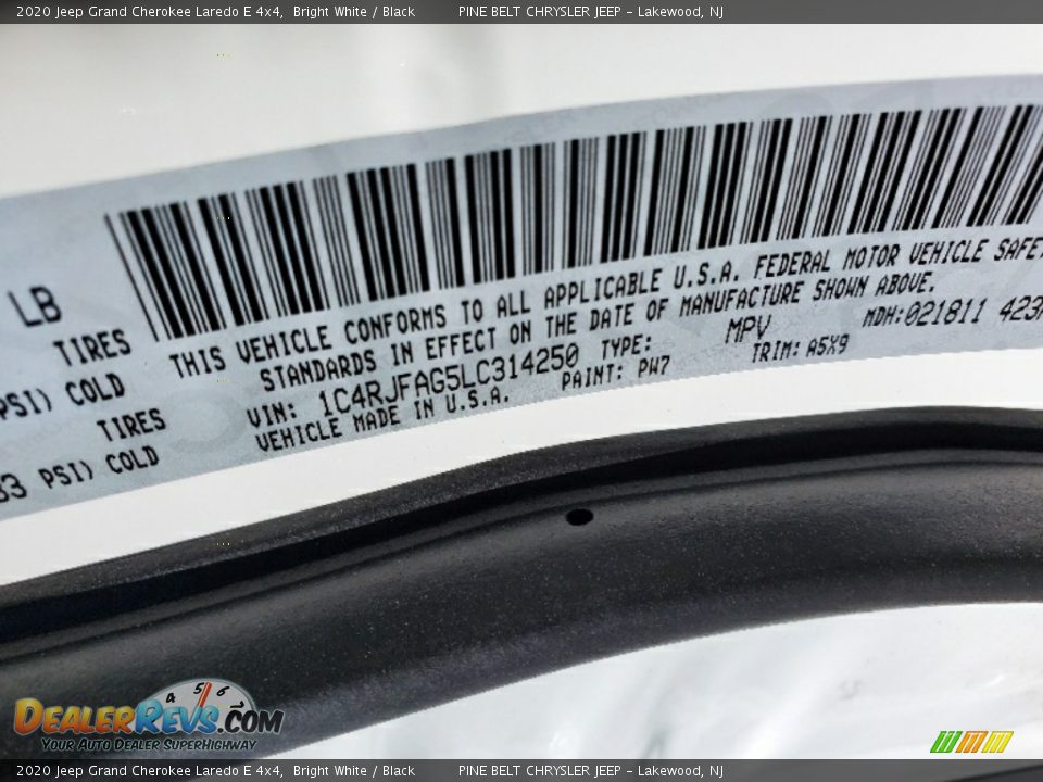 2020 Jeep Grand Cherokee Laredo E 4x4 Bright White / Black Photo #12