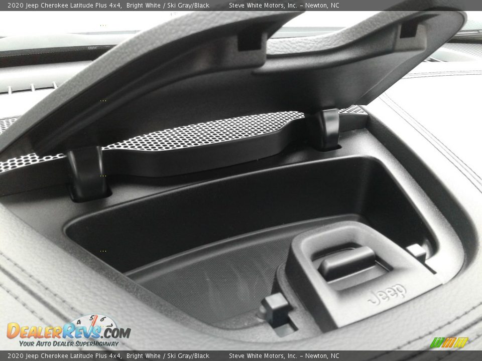 2020 Jeep Cherokee Latitude Plus 4x4 Bright White / Ski Gray/Black Photo #22