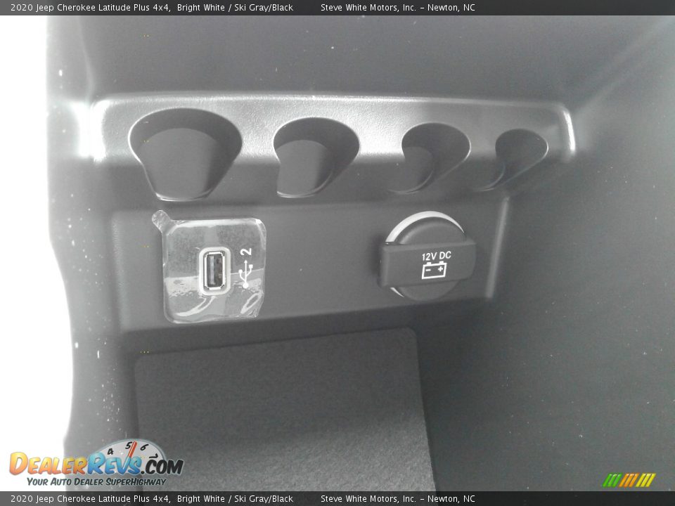 2020 Jeep Cherokee Latitude Plus 4x4 Bright White / Ski Gray/Black Photo #29