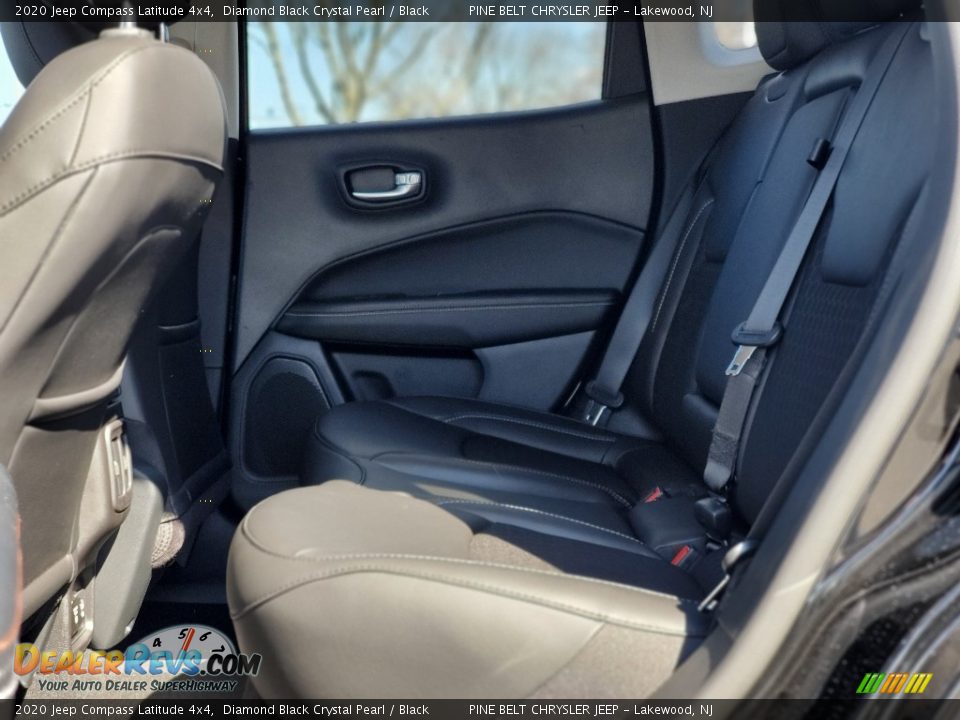 2020 Jeep Compass Latitude 4x4 Diamond Black Crystal Pearl / Black Photo #9