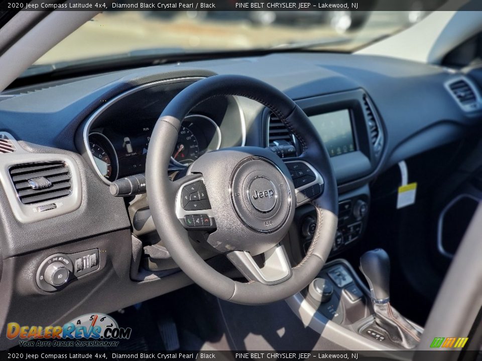 2020 Jeep Compass Latitude 4x4 Diamond Black Crystal Pearl / Black Photo #10