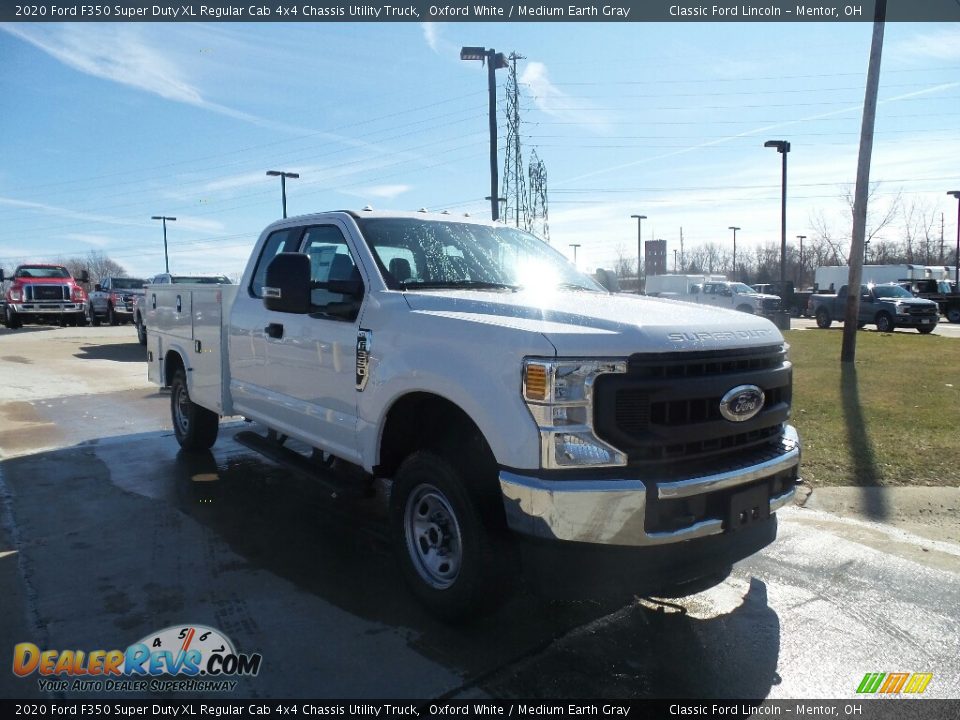 2020 Ford F350 Super Duty XL Regular Cab 4x4 Chassis Utility Truck Oxford White / Medium Earth Gray Photo #2