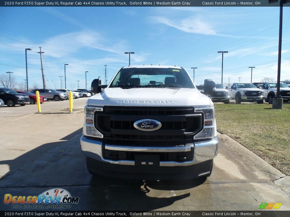 2020 Ford F350 Super Duty XL Regular Cab 4x4 Chassis Utility Truck Oxford White / Medium Earth Gray Photo #3