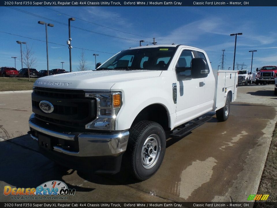 2020 Ford F350 Super Duty XL Regular Cab 4x4 Chassis Utility Truck Oxford White / Medium Earth Gray Photo #4