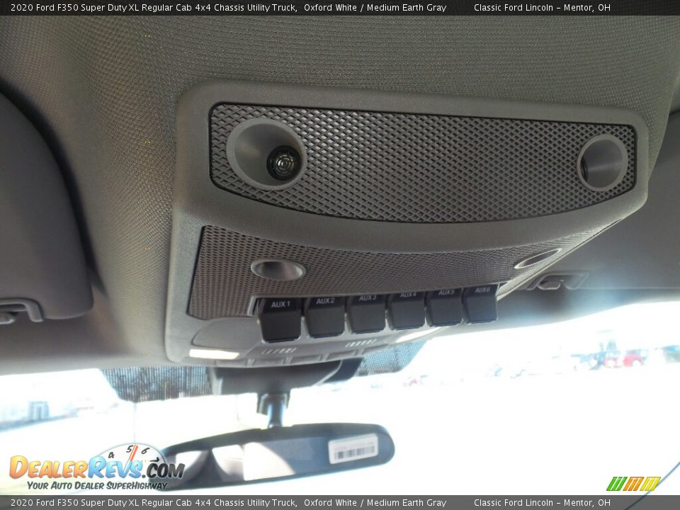 2020 Ford F350 Super Duty XL Regular Cab 4x4 Chassis Utility Truck Oxford White / Medium Earth Gray Photo #11