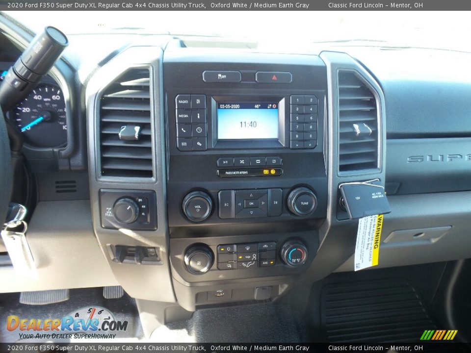 2020 Ford F350 Super Duty XL Regular Cab 4x4 Chassis Utility Truck Oxford White / Medium Earth Gray Photo #12