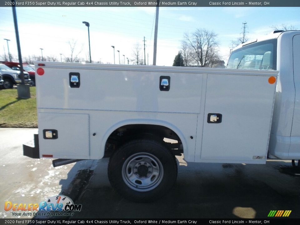 2020 Ford F350 Super Duty XL Regular Cab 4x4 Chassis Utility Truck Oxford White / Medium Earth Gray Photo #15