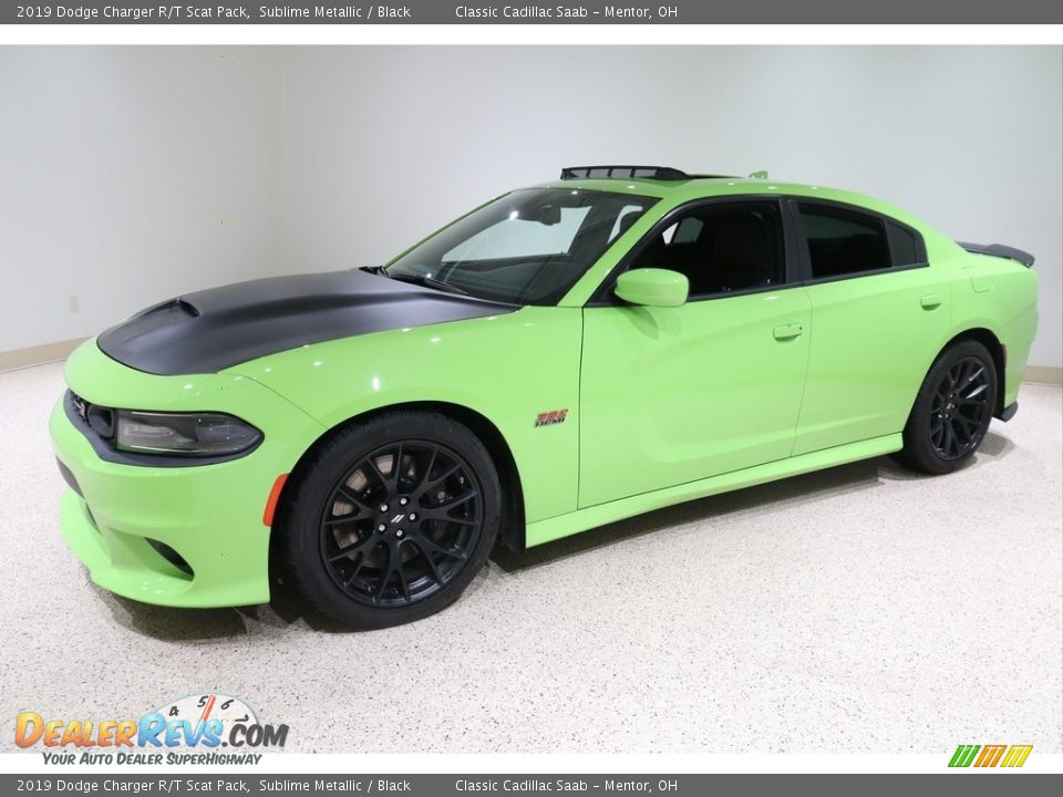 Front 3/4 View of 2019 Dodge Charger R/T Scat Pack Photo #4