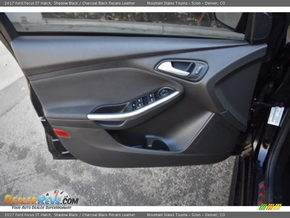Door Panel of 2017 Ford Focus ST Hatch Photo #24