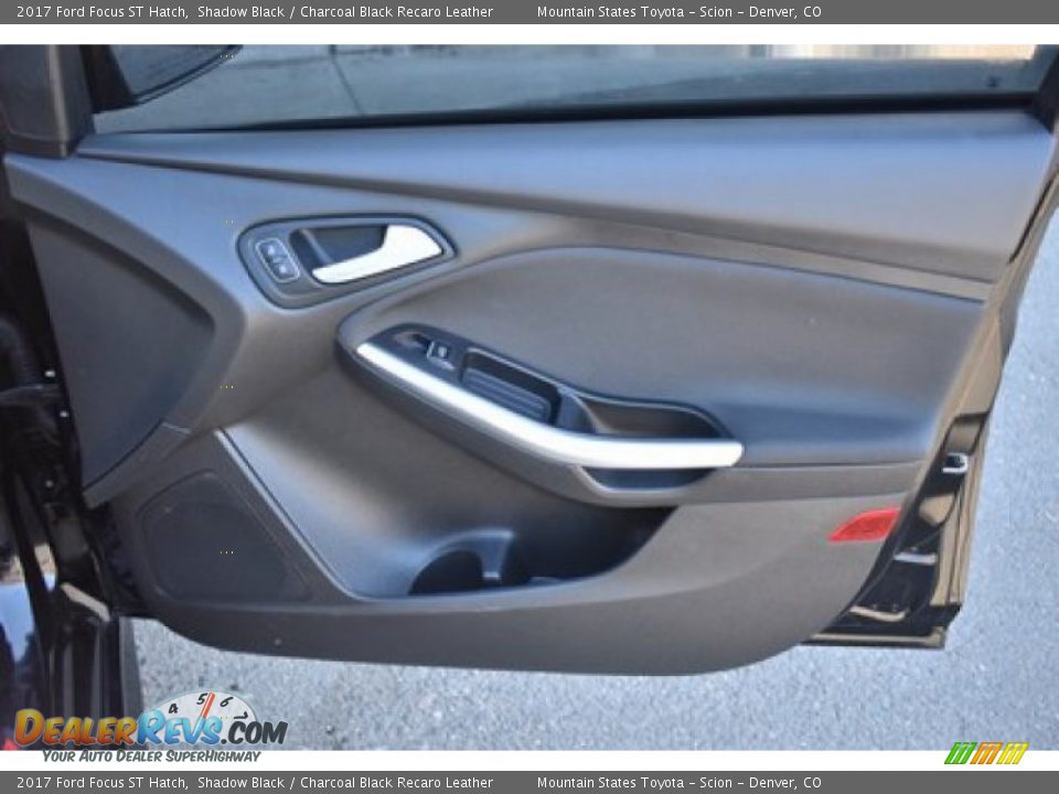 Door Panel of 2017 Ford Focus ST Hatch Photo #25