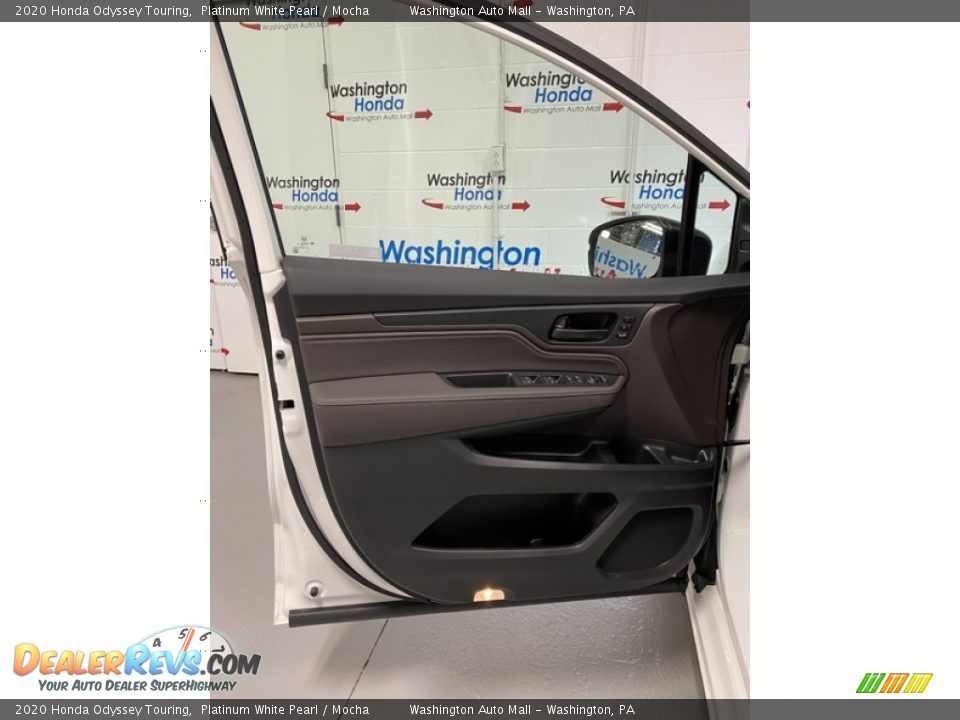 2020 Honda Odyssey Touring Platinum White Pearl / Mocha Photo #10