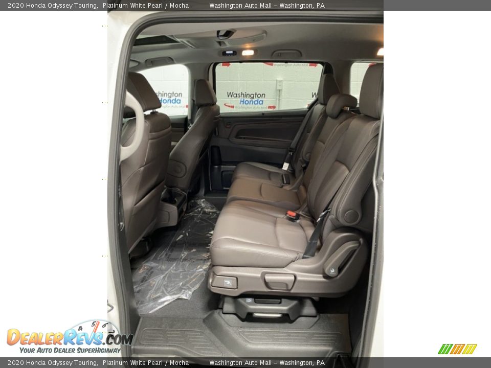 2020 Honda Odyssey Touring Platinum White Pearl / Mocha Photo #17