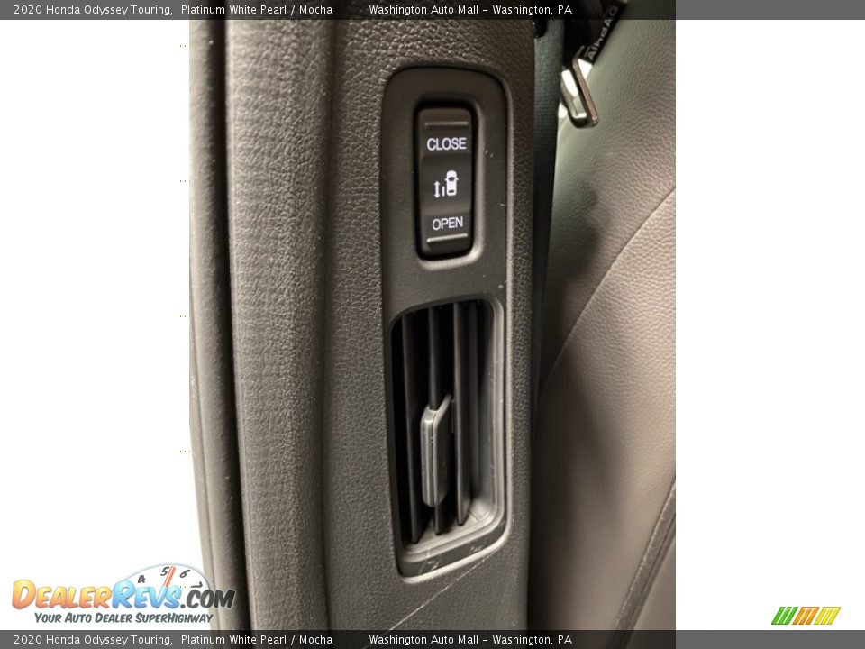 2020 Honda Odyssey Touring Platinum White Pearl / Mocha Photo #23