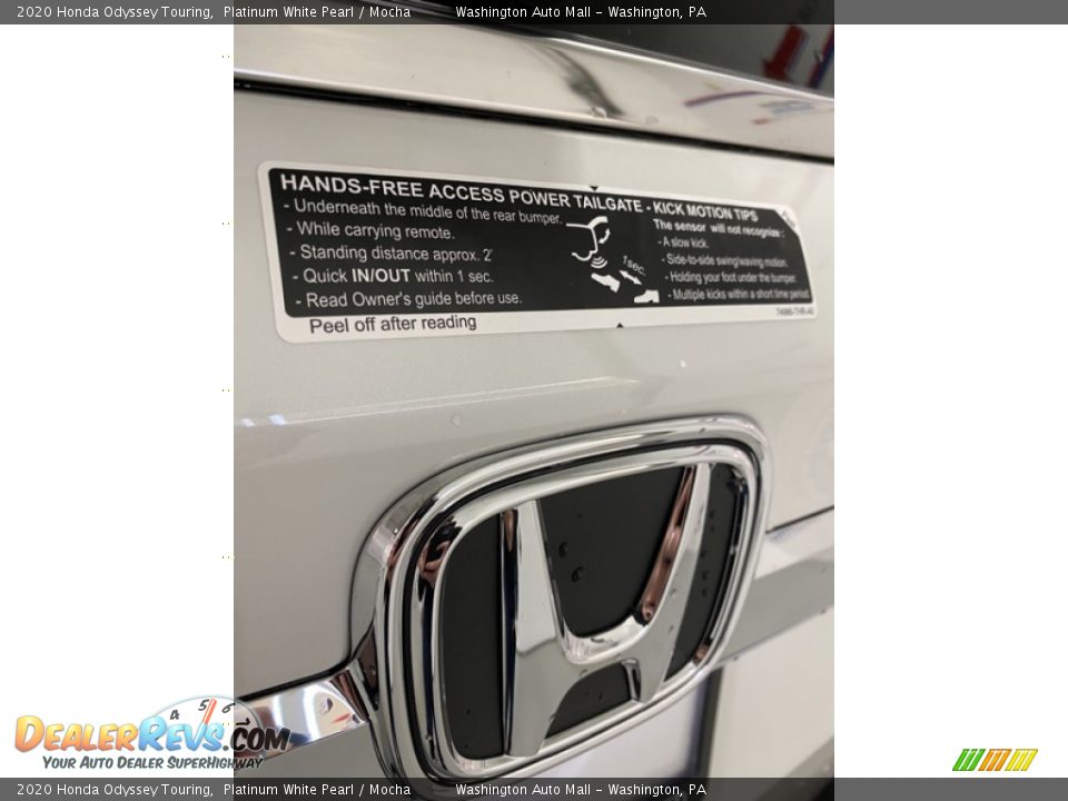 2020 Honda Odyssey Touring Platinum White Pearl / Mocha Photo #24