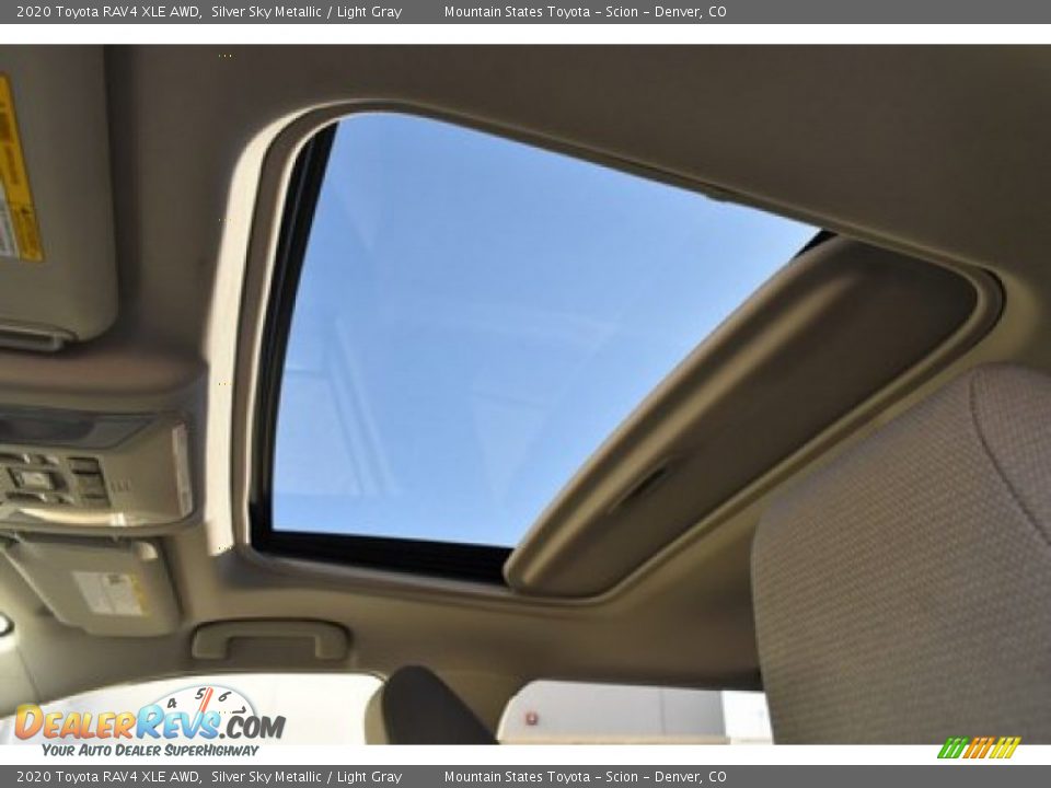 2020 Toyota RAV4 XLE AWD Silver Sky Metallic / Light Gray Photo #8