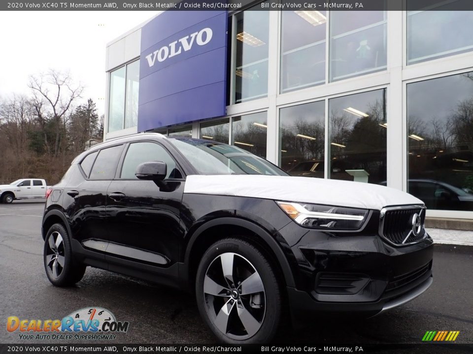 Front 3/4 View of 2020 Volvo XC40 T5 Momentum AWD Photo #1