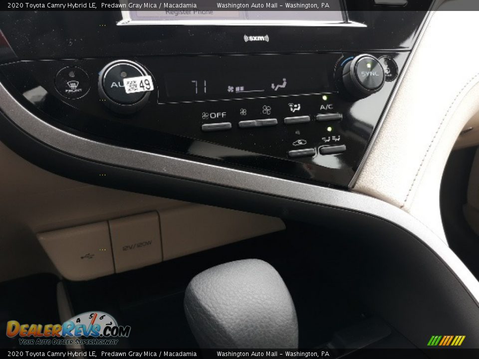 2020 Toyota Camry Hybrid LE Predawn Gray Mica / Macadamia Photo #13