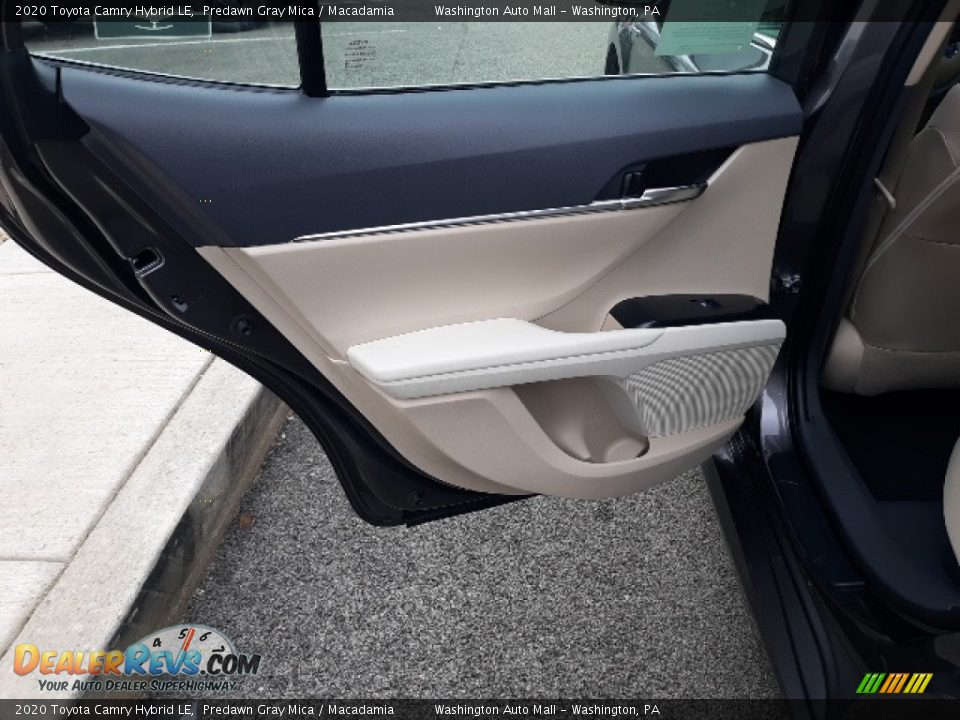 2020 Toyota Camry Hybrid LE Predawn Gray Mica / Macadamia Photo #31