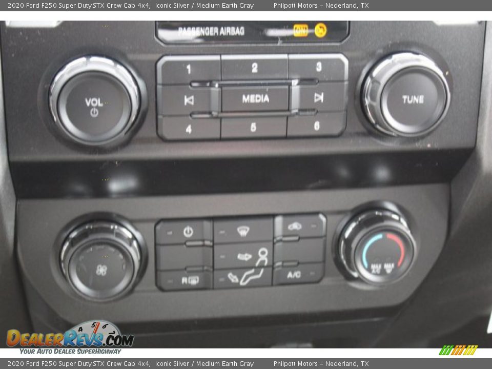 2020 Ford F250 Super Duty STX Crew Cab 4x4 Iconic Silver / Medium Earth Gray Photo #17