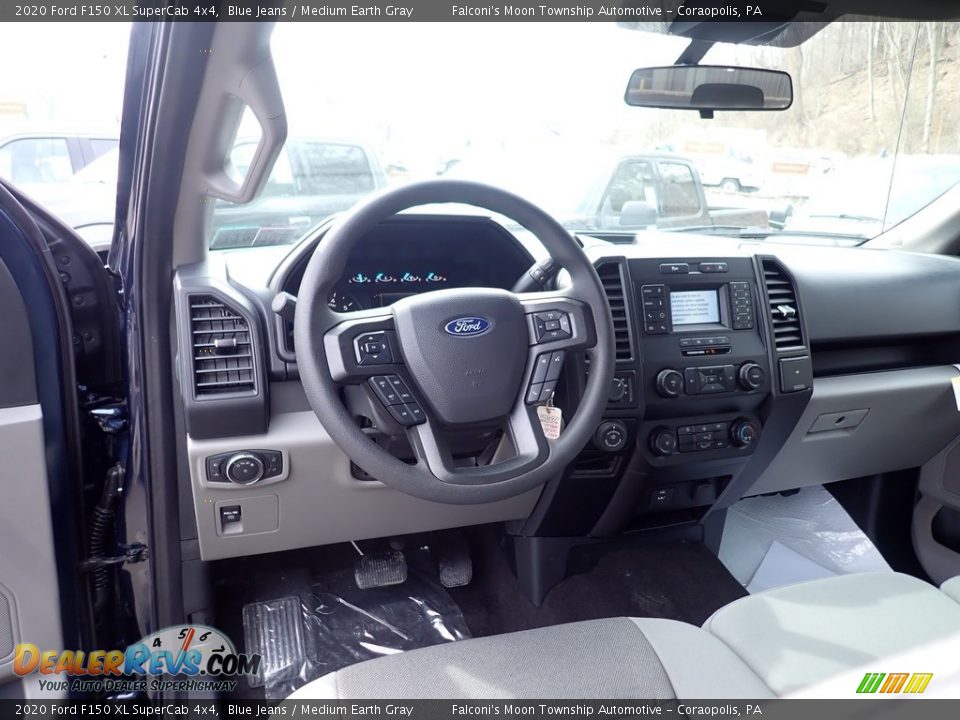 Dashboard of 2020 Ford F150 XL SuperCab 4x4 Photo #11