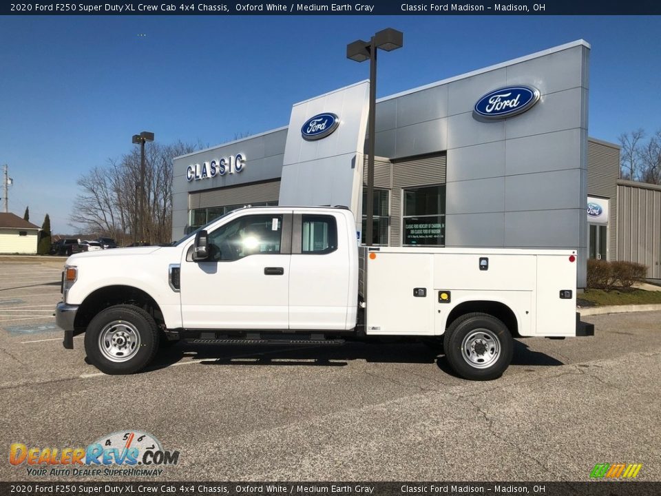 2020 Ford F250 Super Duty XL Crew Cab 4x4 Chassis Oxford White / Medium Earth Gray Photo #1